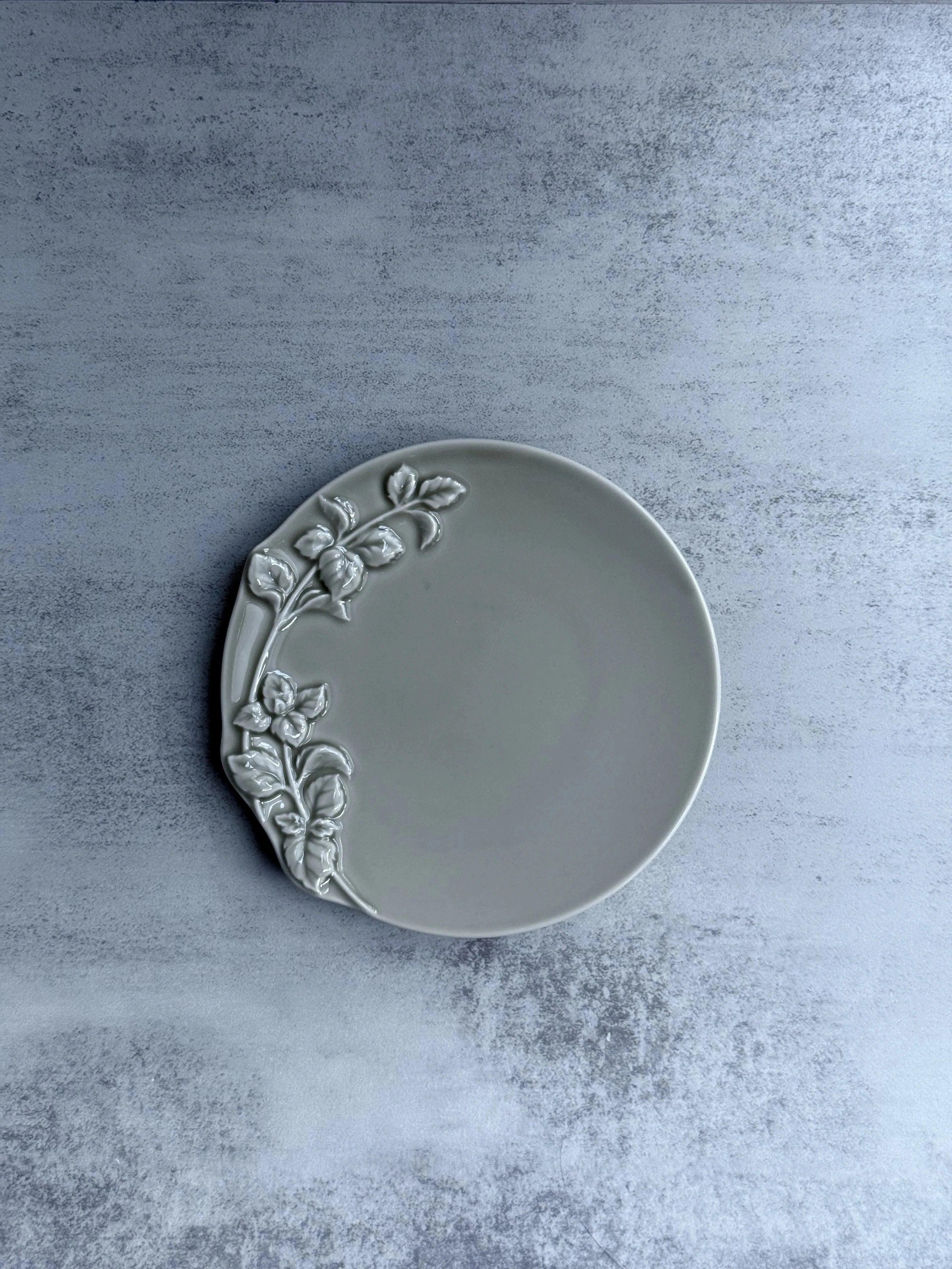 Mint 160 Plate-Light Grey - Above the Table