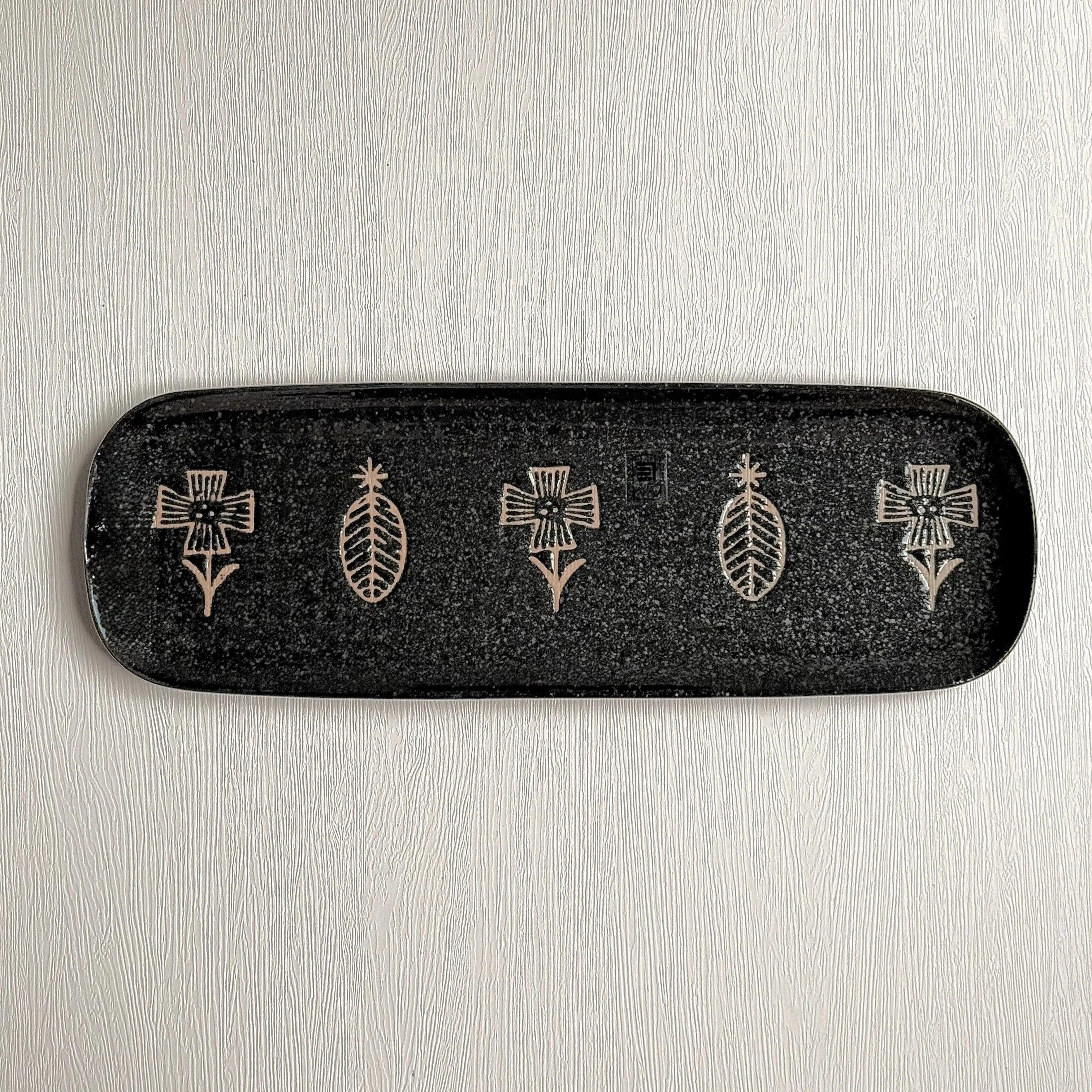 HANA Samna Plate-Black - Above the Table