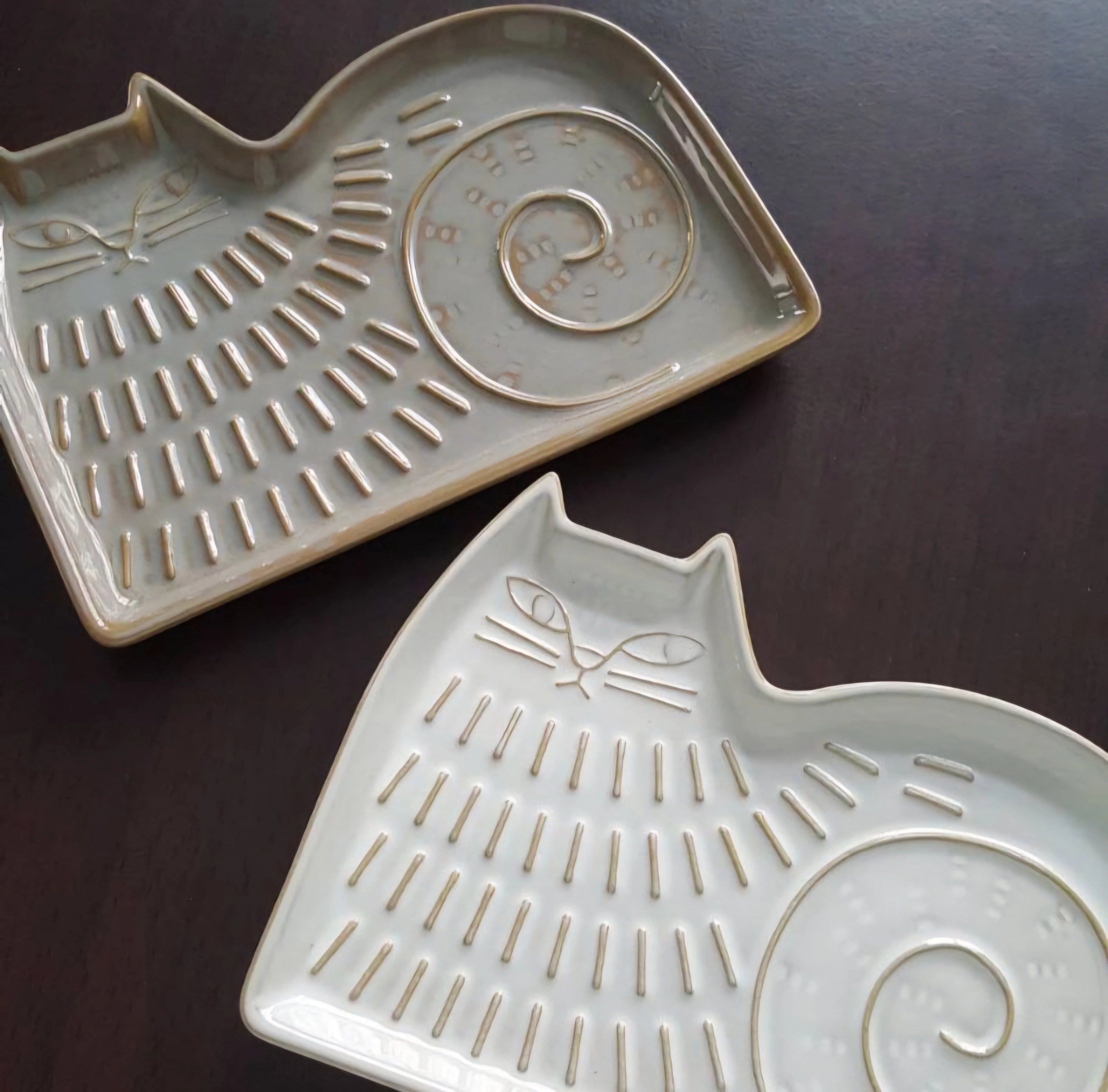 Decole Fika Cat Plate - Above the Table