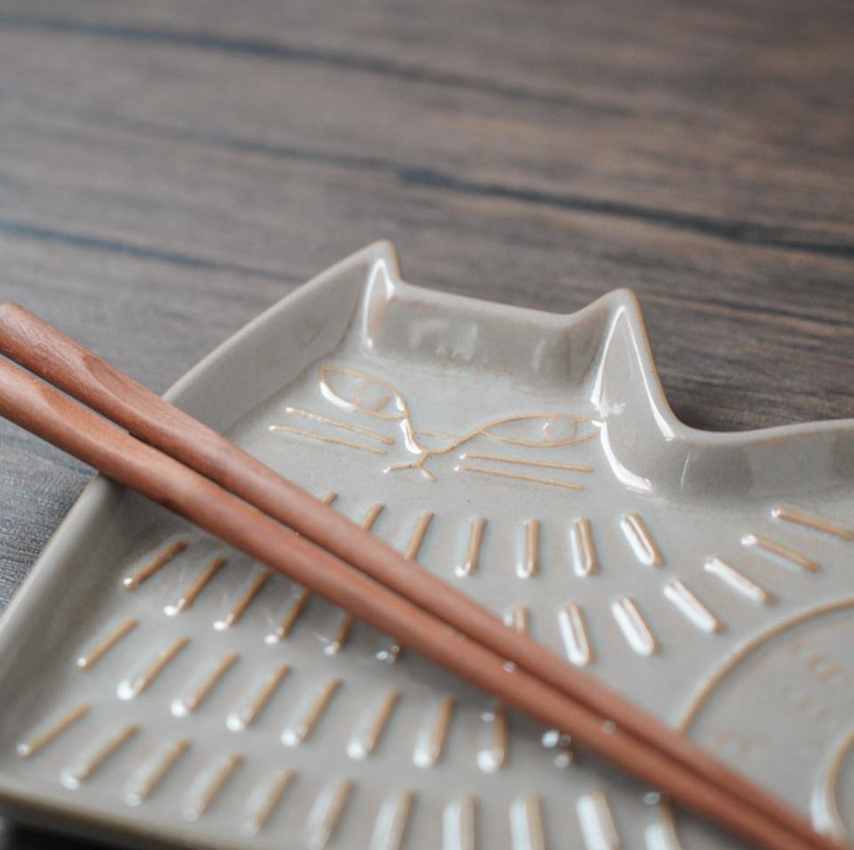 Decole Fika Cat Plate - Above the Table