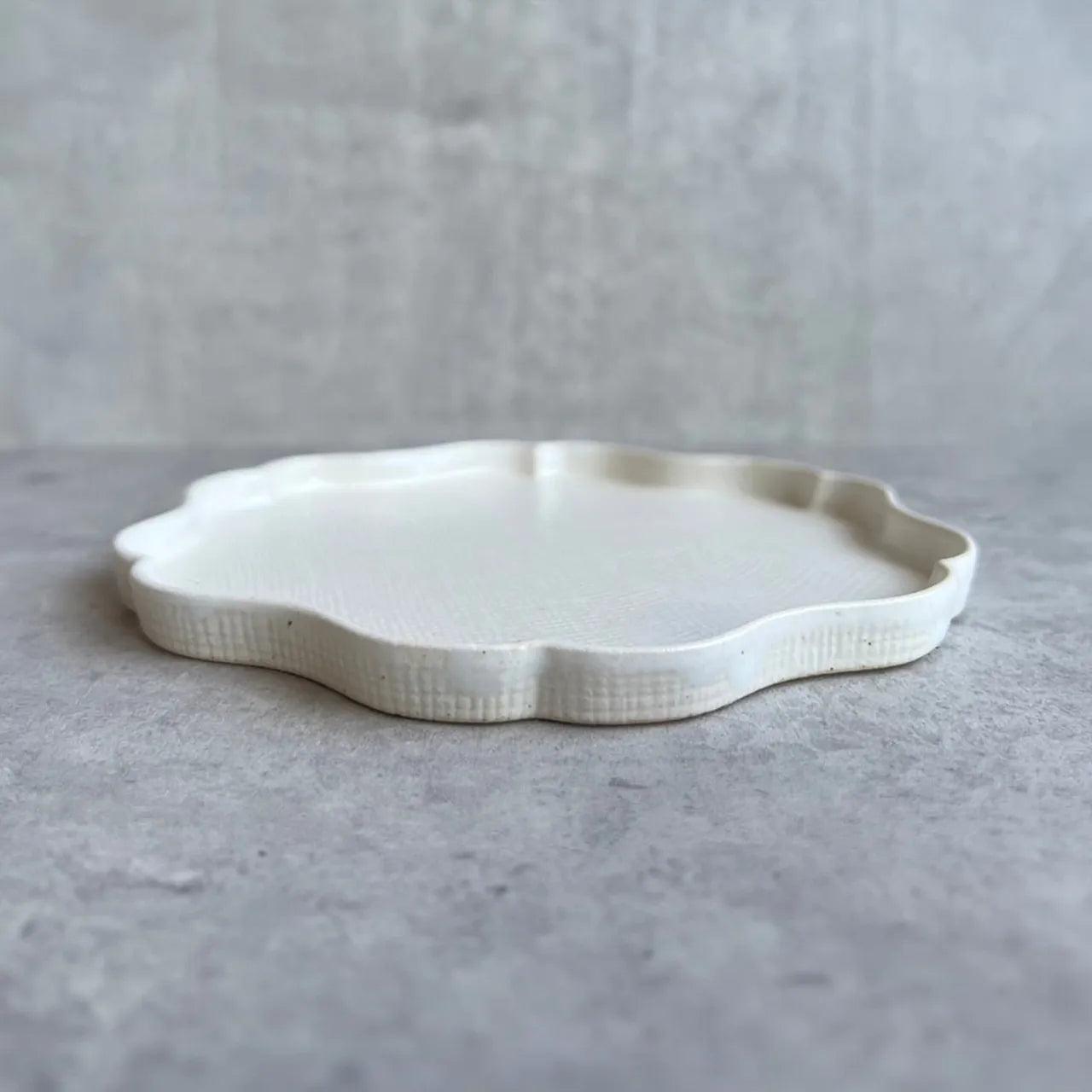 Flower-shaped Plate-White - Above the Table