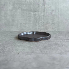 Flower-shaped Plate-Black - Above the Table