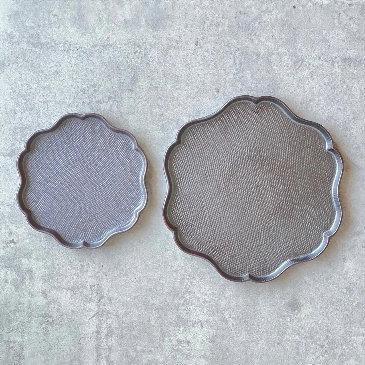 Flower-shaped Plate-Black - Above the Table