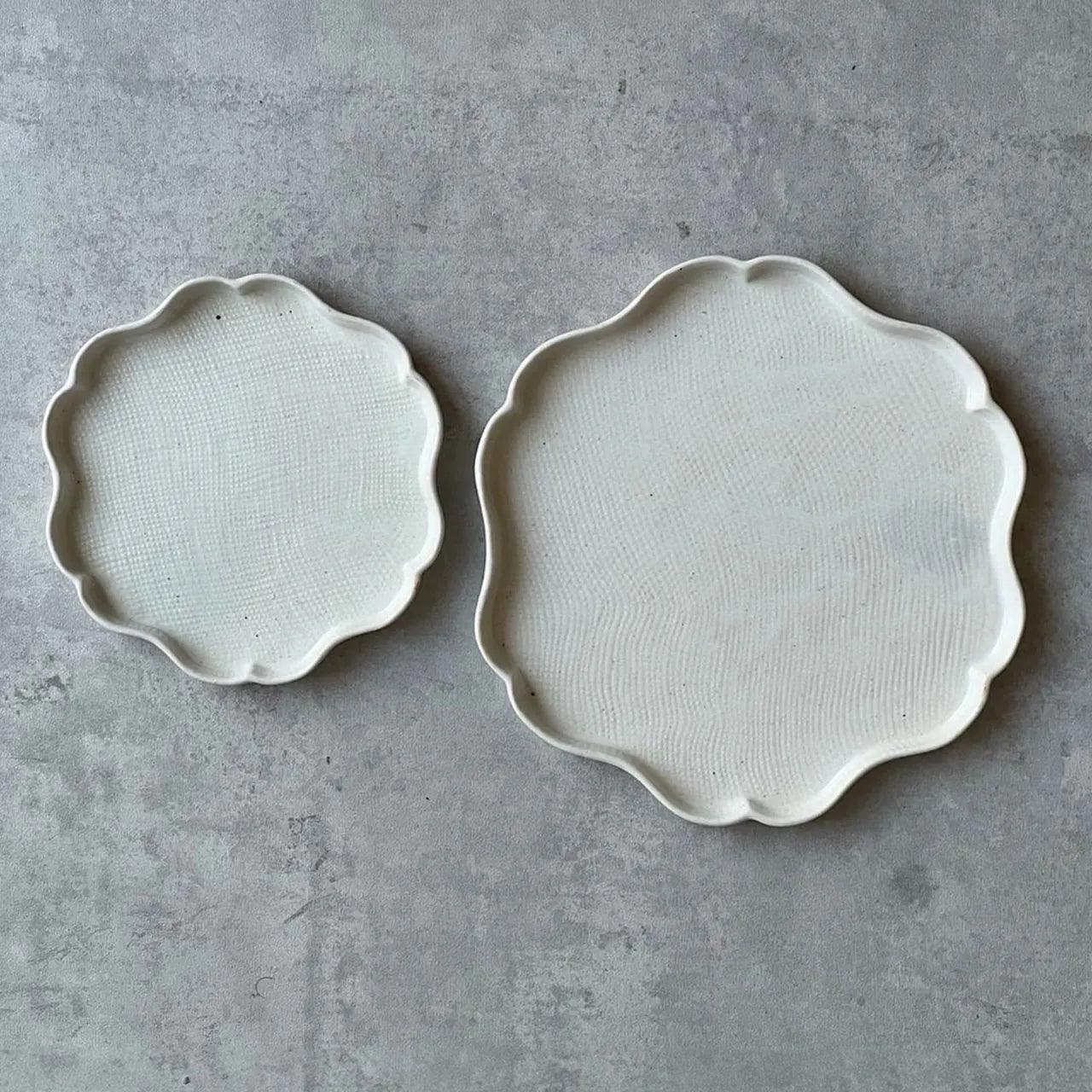 Flower-shaped Plate-White - Above the Table