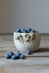 L'officina Stoneware Fruit Strainer Bowl For Berries