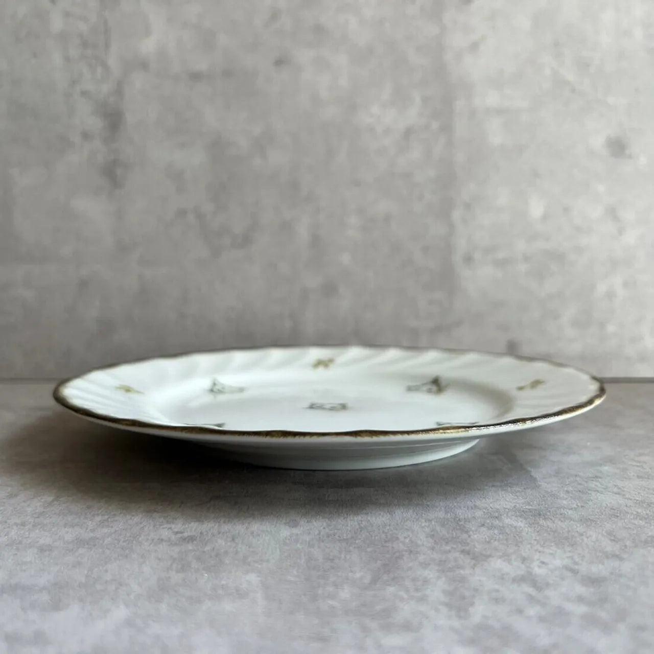 Bow Cat Plate - Above the Table