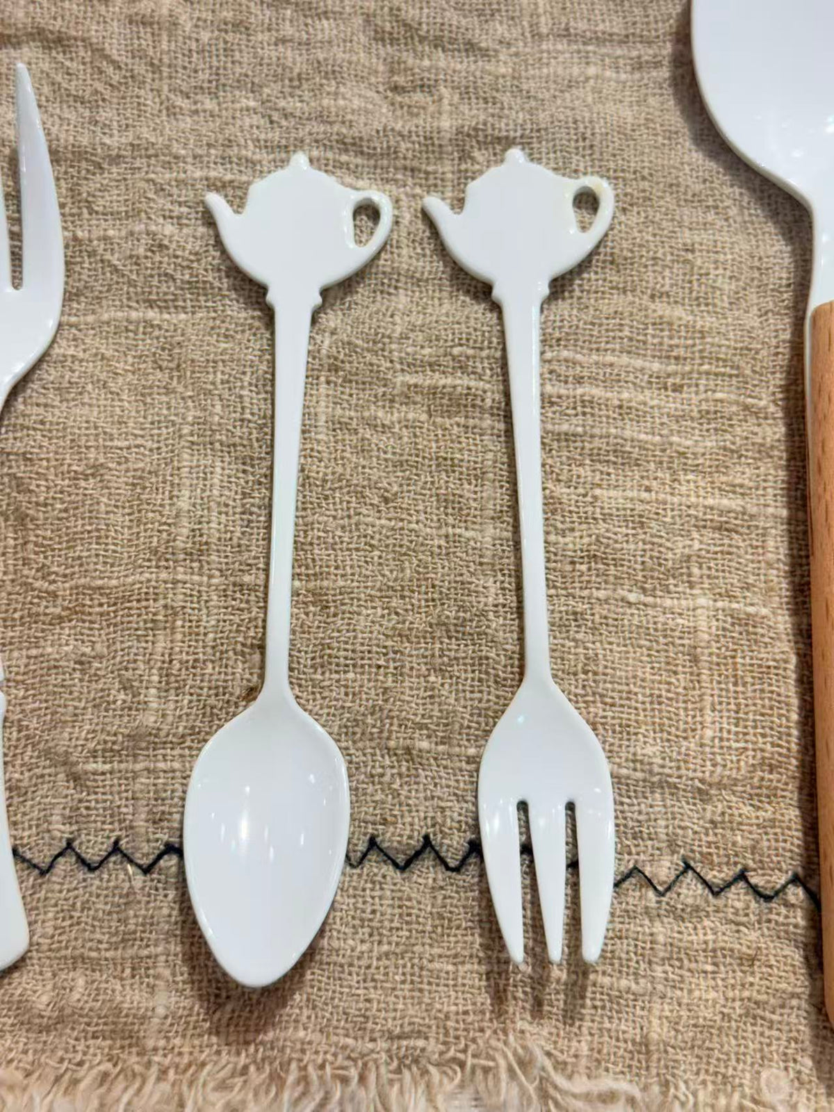 Takakuwa Teapot Cutlery