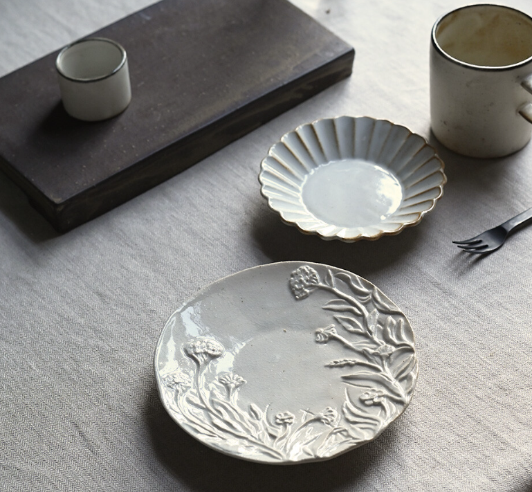 Michikusa Kozara - Above the Table