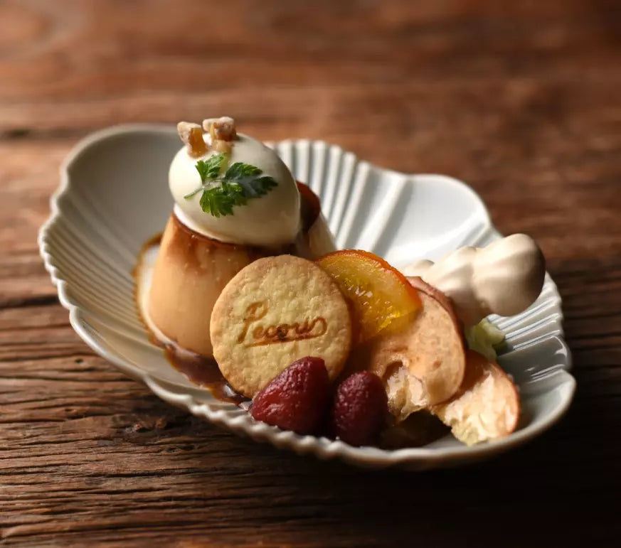 Pluie 220 Oval Plate - Above the Table